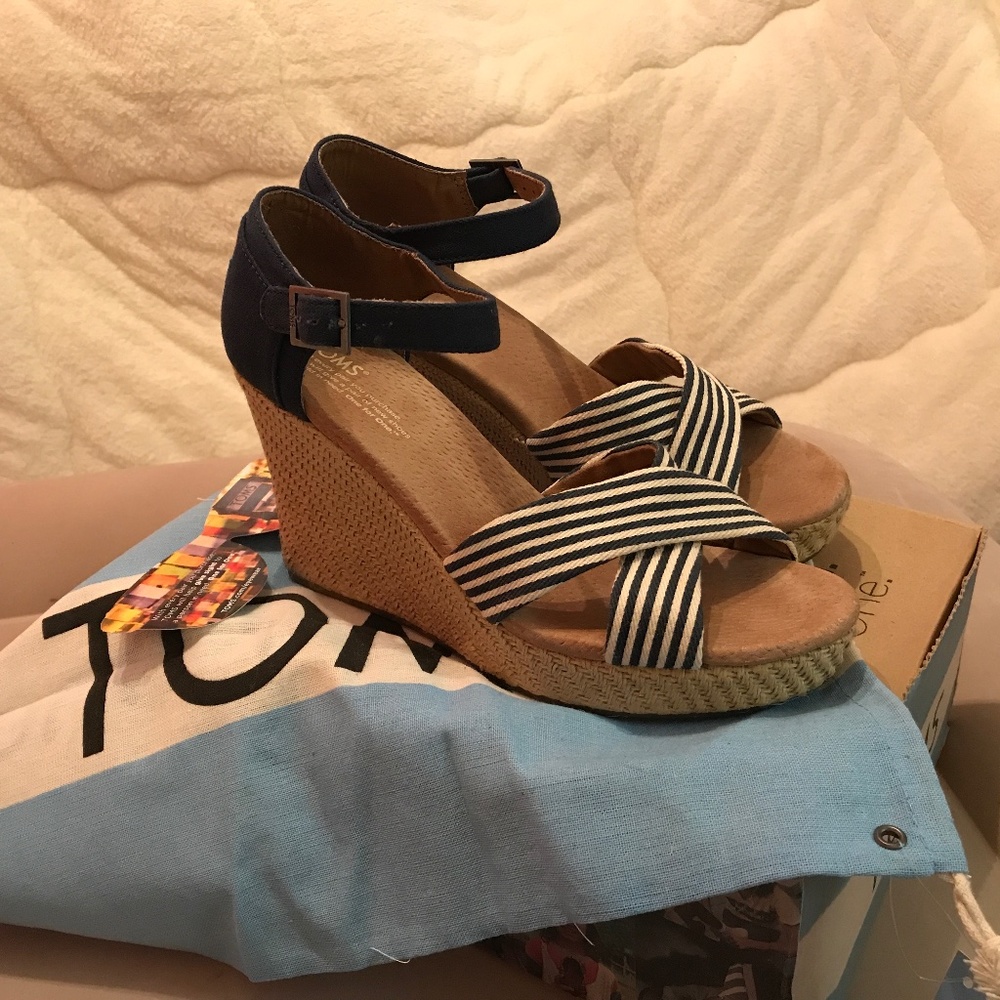 Tom’s University Strappy Wedge
